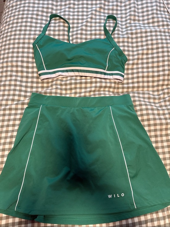 Wilo The Label Dresses & Skirts - Green athletic skirt and sports bra